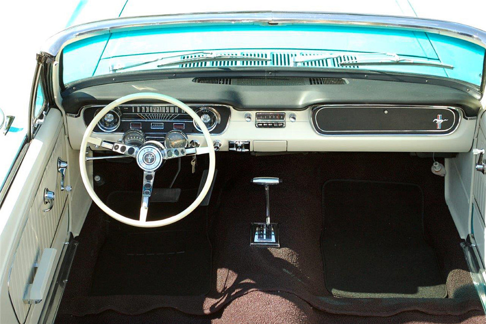 1965 FORD MUSTANG CONVERTIBLE - Interior - 196154