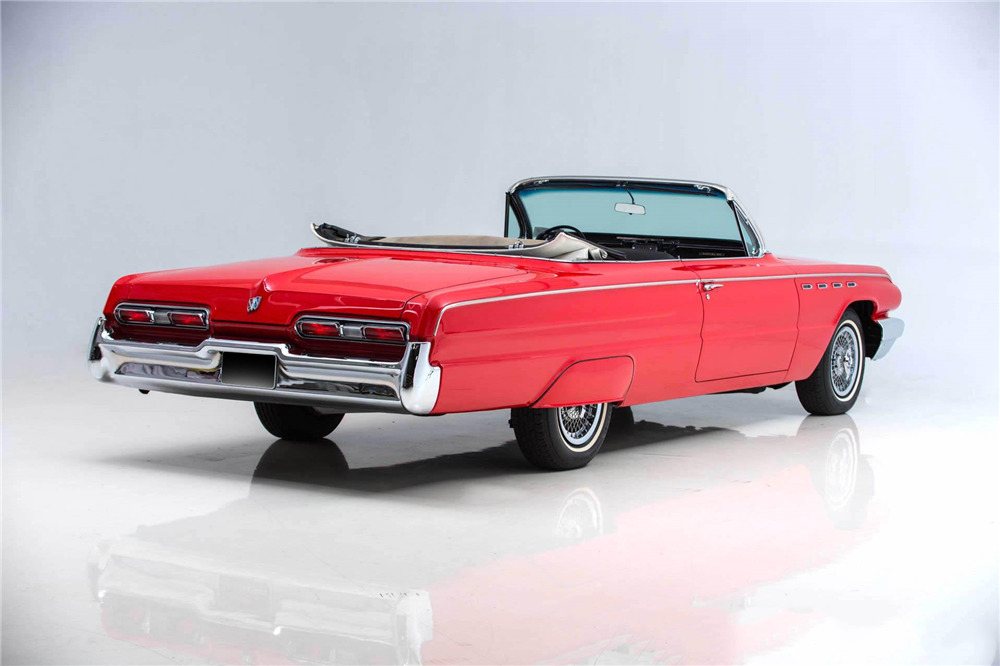 1962 BUICK ELECTRA 225 CONVERTIBLE - Rear 3/4 - 196297