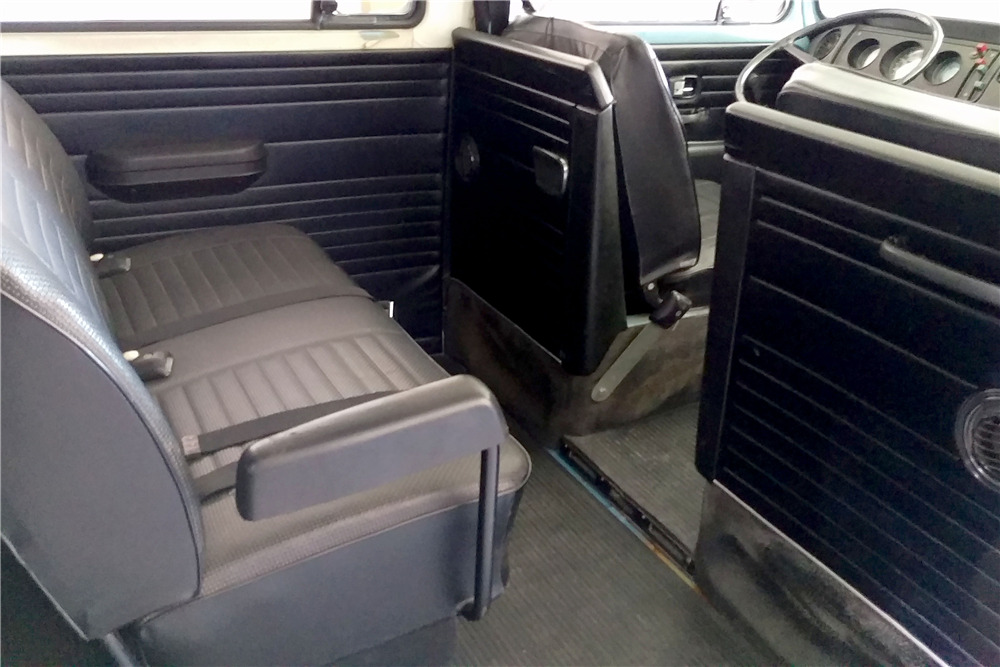 1970 VOLKSWAGEN BUS  - Interior - 196318