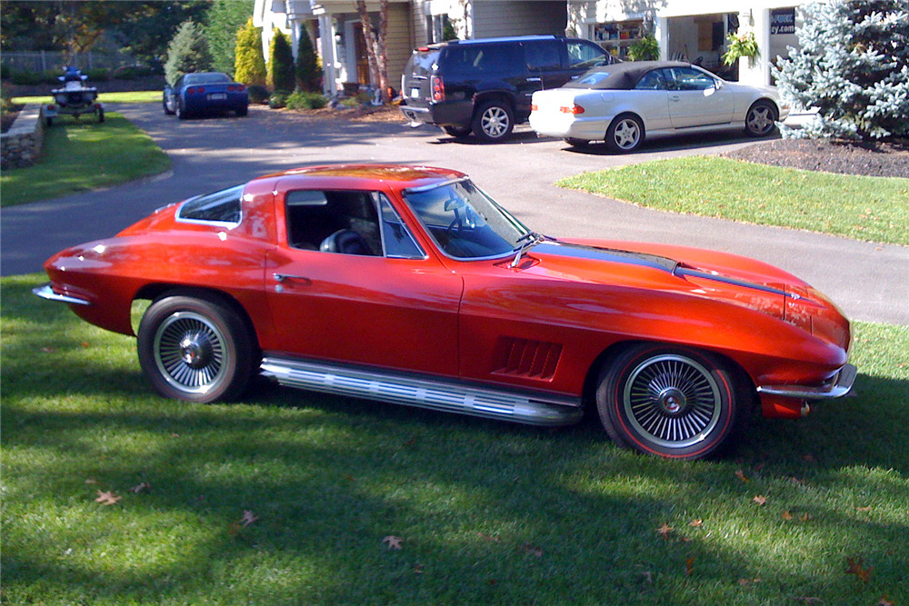 1967 CHEVROLET CORVETTE 327/350 - Front 3/4 - 196464
