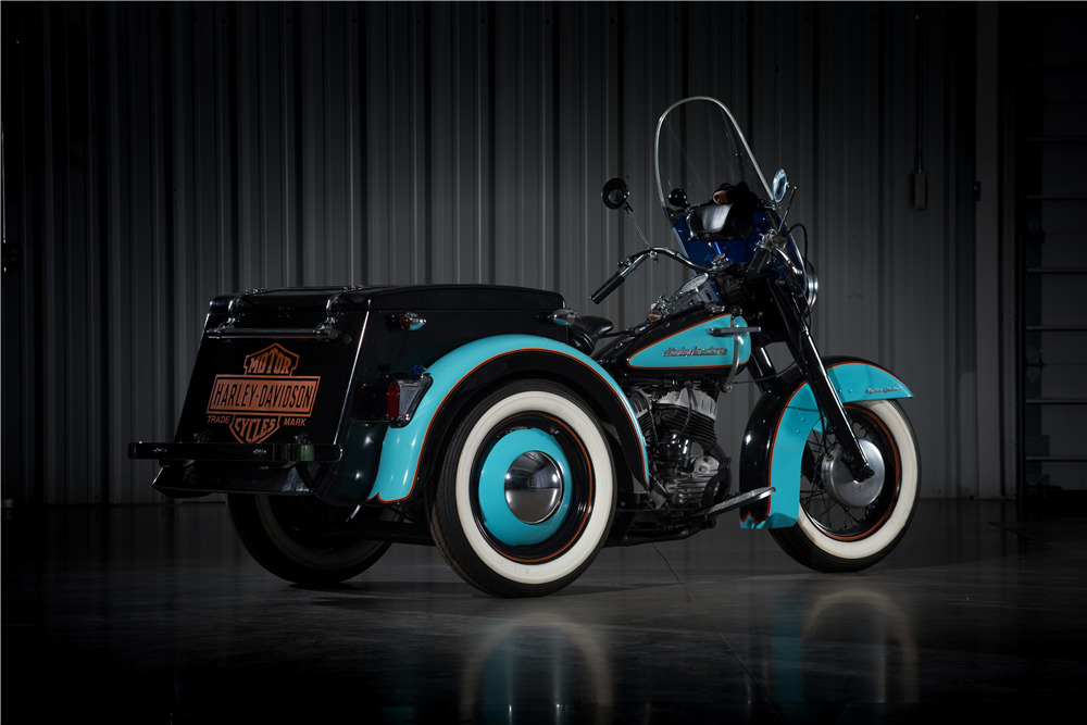 1970 HARLEY-DAVIDSON SERVI-CAR CUSTOM - Rear 3/4 - 197240