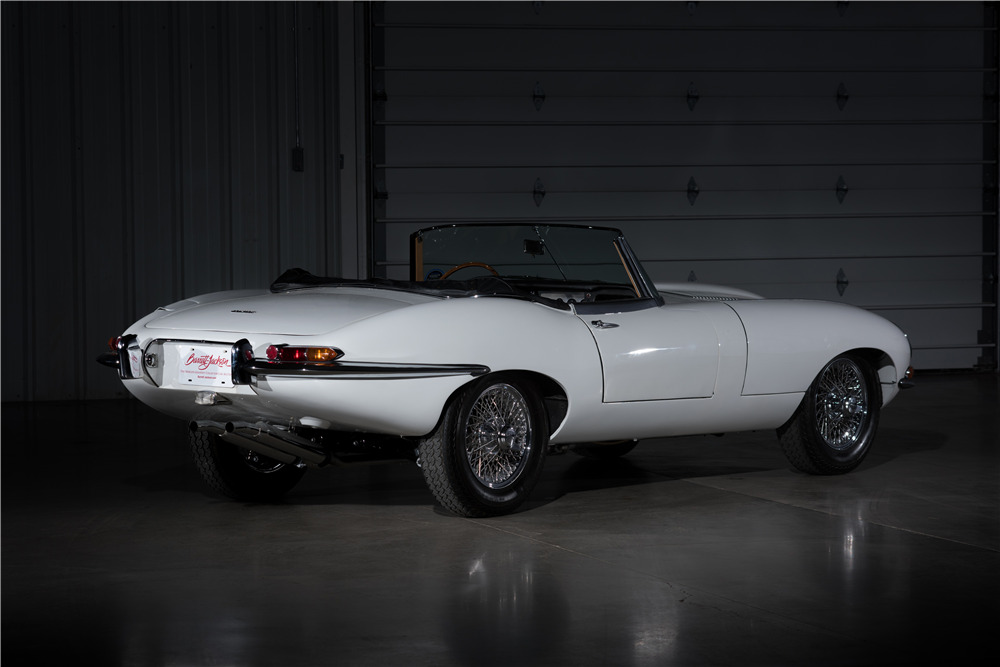 1962 JAGUAR XKE ROADSTER - Rear 3/4 - 198061