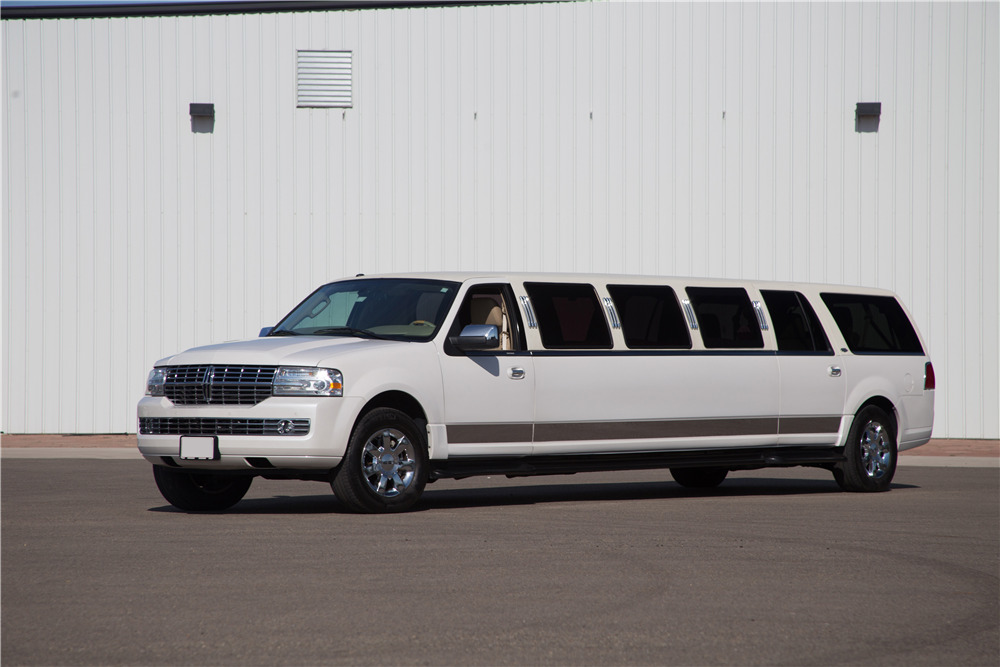 2009 LINCOLN NAVIGATOR CUSTOM LIMOUSINE - Front 3/4 - 198158