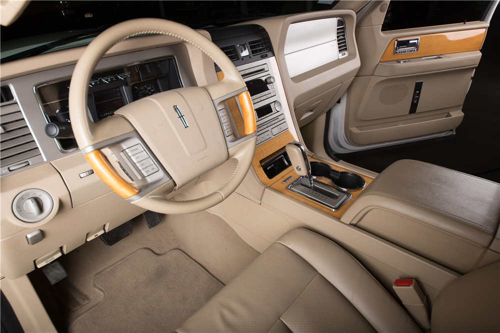 2009 LINCOLN NAVIGATOR CUSTOM LIMOUSINE - Interior - 198158
