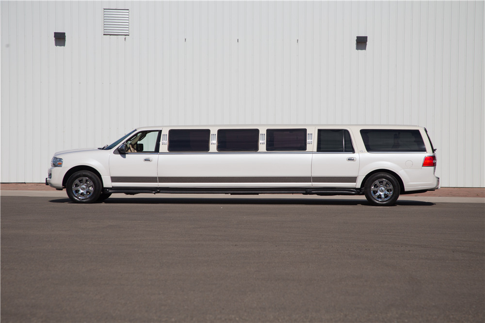 2009 LINCOLN NAVIGATOR CUSTOM LIMOUSINE - Side Profile - 198158