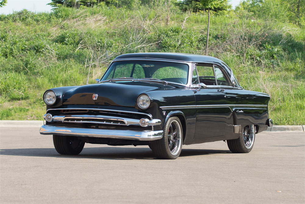 1954 FORD CRESTLINE VICTORIA - Front 3/4 - 198254