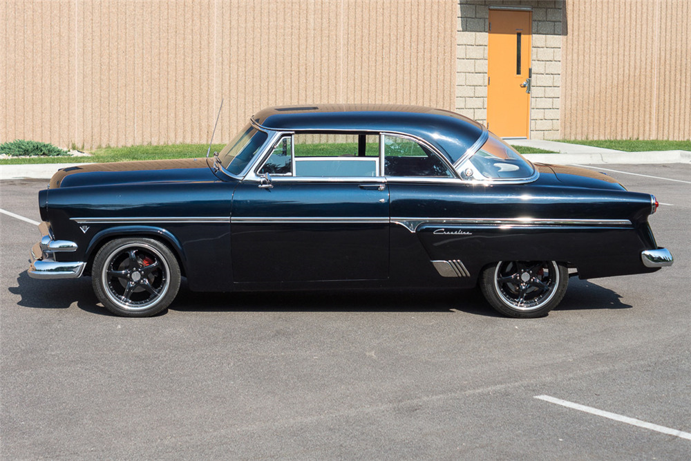 1954 FORD CRESTLINE VICTORIA - Side Profile - 198254