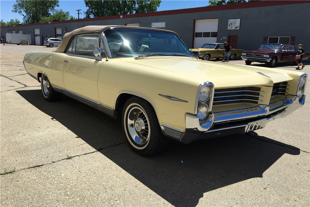 1964 PONTIAC BONNEVILLE CONVERTIBLE - Front 3/4 - 198268