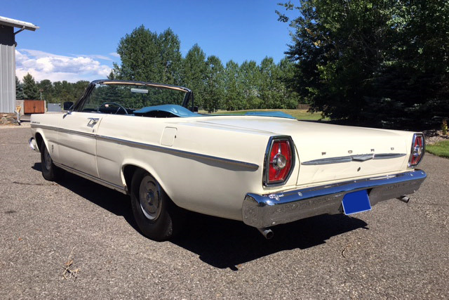 1965 FORD GALAXIE 500 CONVERTIBLE - Rear 3/4 - 198291