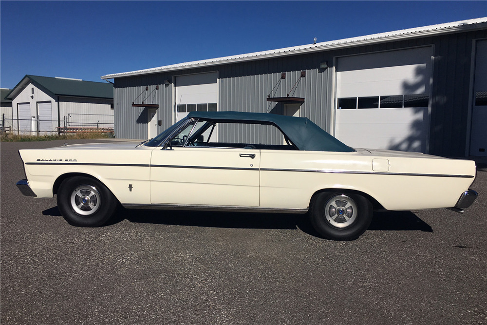 1965 FORD GALAXIE 500 CONVERTIBLE - Side Profile - 198291