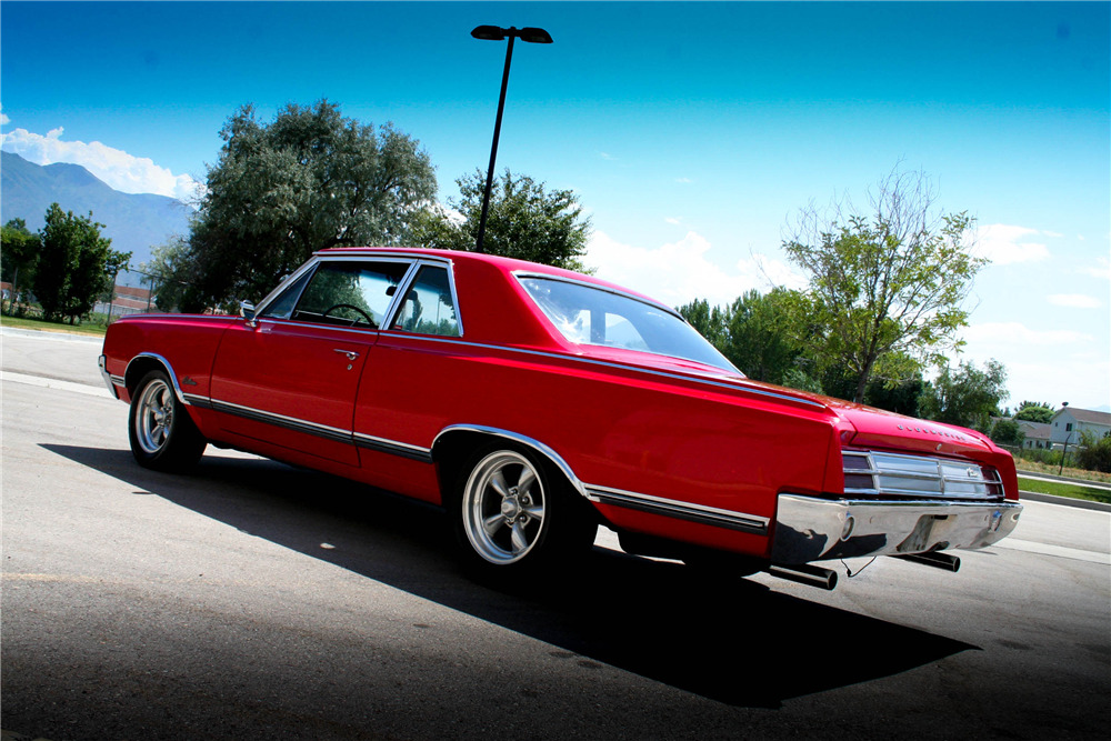 1965 OLDSMOBILE F-85  - Rear 3/4 - 198306
