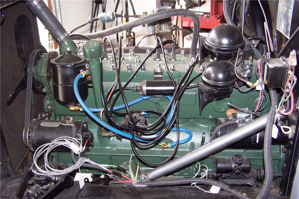 1938 PACKARD 1601 4-DOOR TOURING SEDAN - Engine - 198534