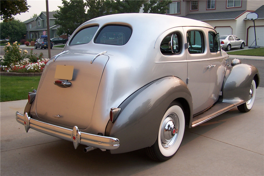 1938 PACKARD 1601 4-DOOR TOURING SEDAN - Rear 3/4 - 198534