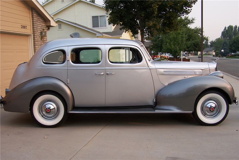 1938 PACKARD 1601 4-DOOR TOURING SEDAN - Side Profile - 198534