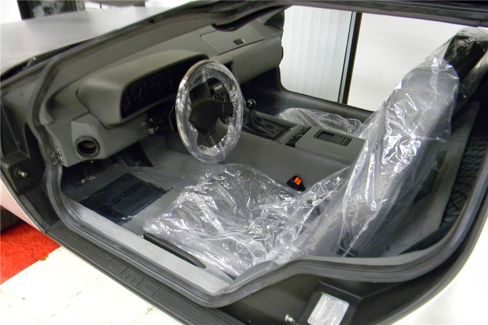 1981 DELOREAN DMC-12  - Interior - 198674