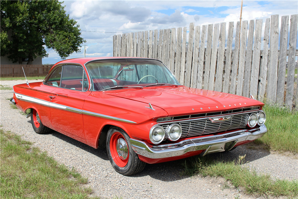 1961 CHEVROLET IMPALA - Front 3/4 - 198683