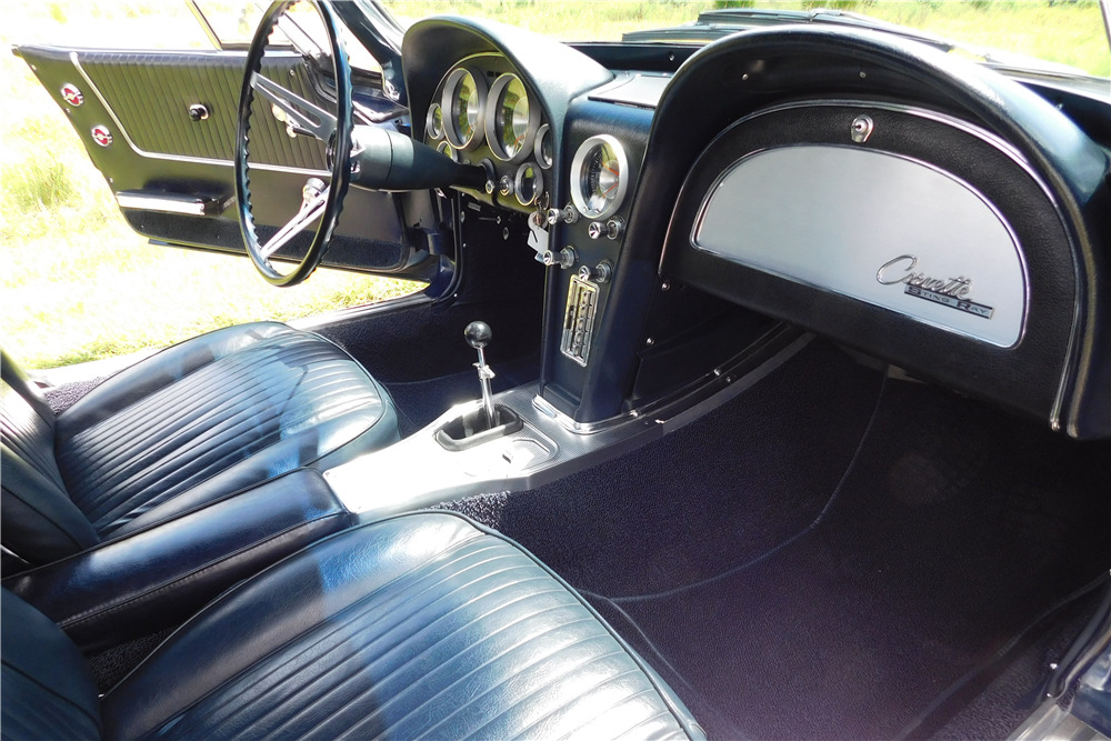 1963 CHEVROLET CORVETTE 327/340 CONVERTIBLE - Interior - 198705
