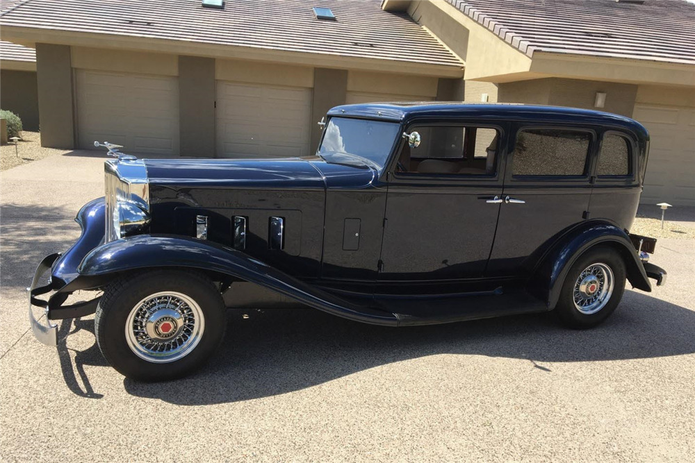1932 PACKARD 900 CUSTOM SEDAN - Front 3/4 - 198724