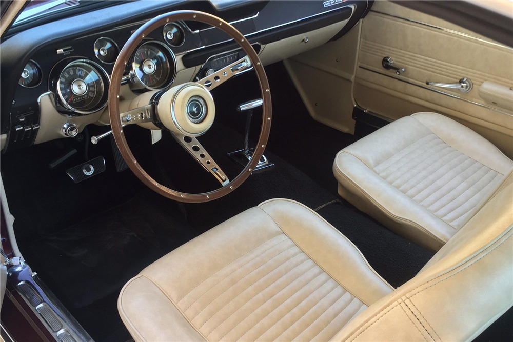 1967 FORD MUSTANG FASTBACK - Interior - 198755