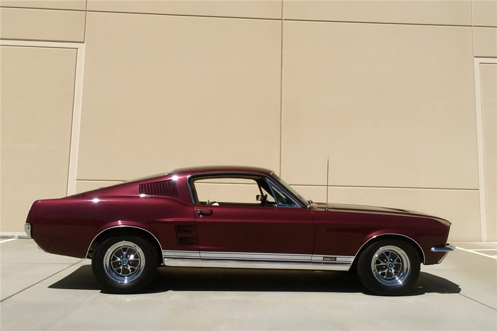 1967 FORD MUSTANG FASTBACK - Side Profile - 198755