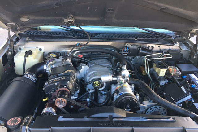 1999 GMC SUBURBAN CUSTOM SUV - Engine - 198909
