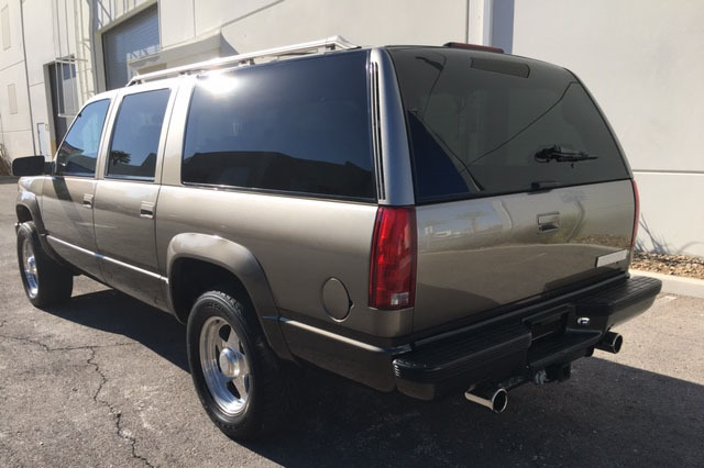 1999 GMC SUBURBAN CUSTOM SUV - Rear 3/4 - 198909