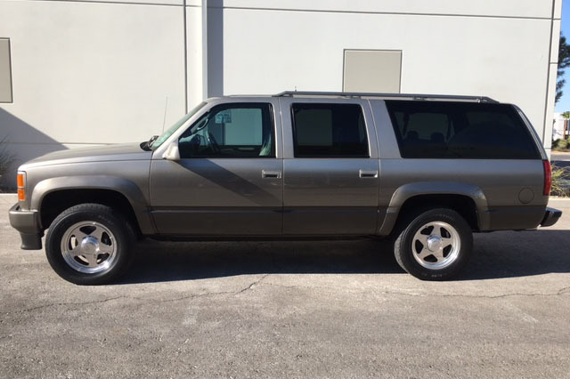 1999 GMC SUBURBAN CUSTOM SUV - Side Profile - 198909