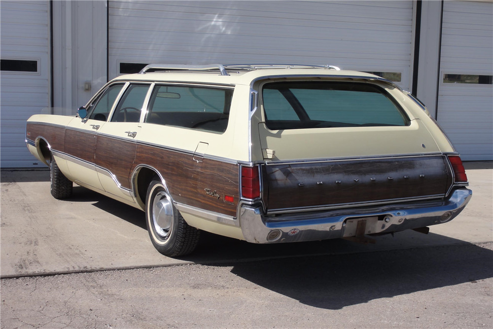 1970 CHRYSLER TOWN & COUNTRY Rear 3/4 199171