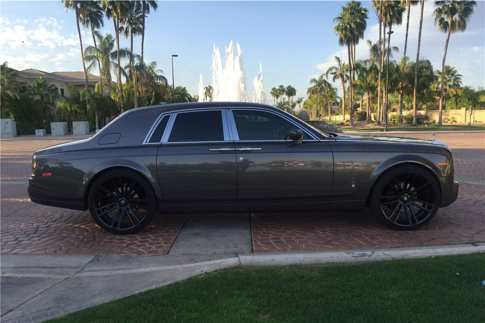 2005 ROLLS-ROYCE PHANTOM SEDAN - Side Profile - 199224