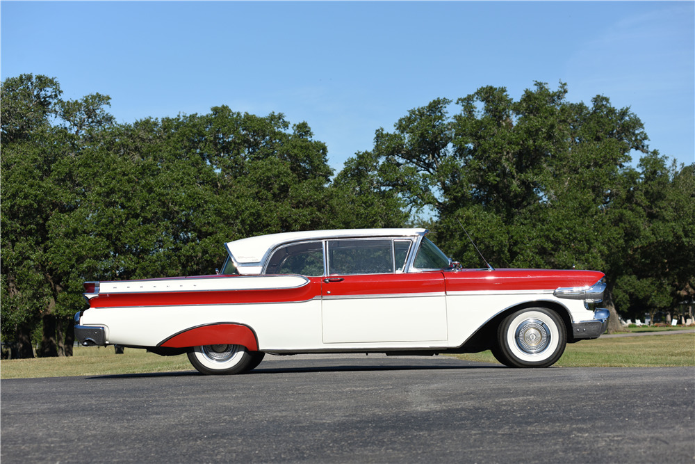 1957 MERCURY TURNPIKE CRUISER - Side Profile - 199667