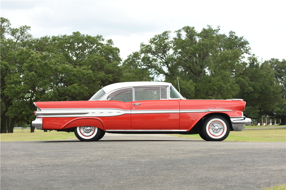 1957 PONTIAC STAR CHIEF  - Side Profile - 199678
