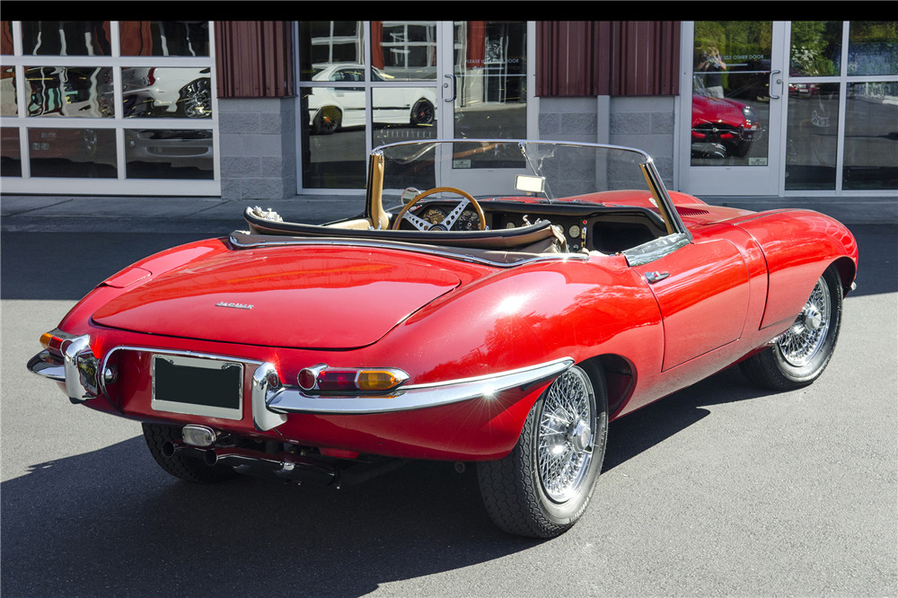 1964 JAGUAR XKE ROADSTER - Rear 3/4 - 199827