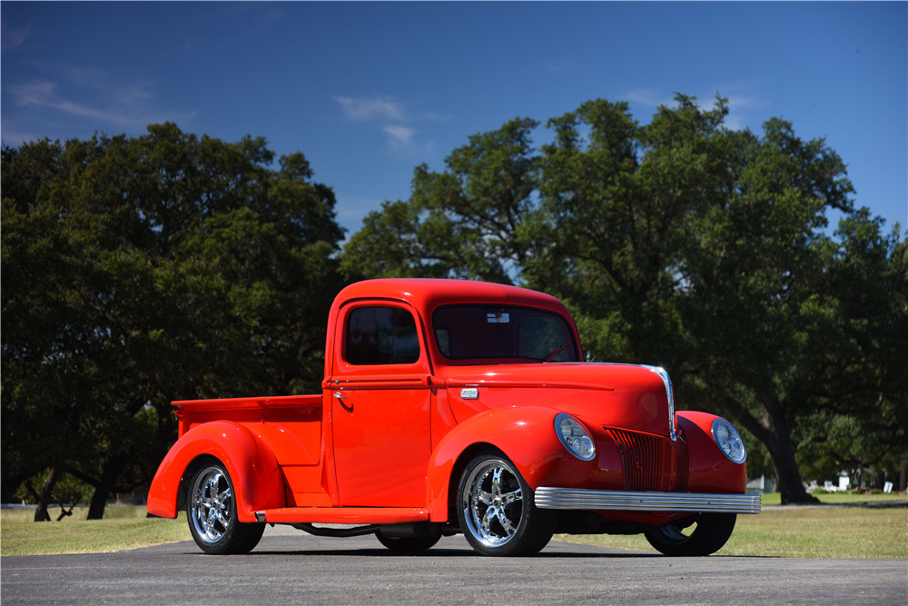 1941 FORD CUSTOM PICKUP - Front 3/4 - 199914