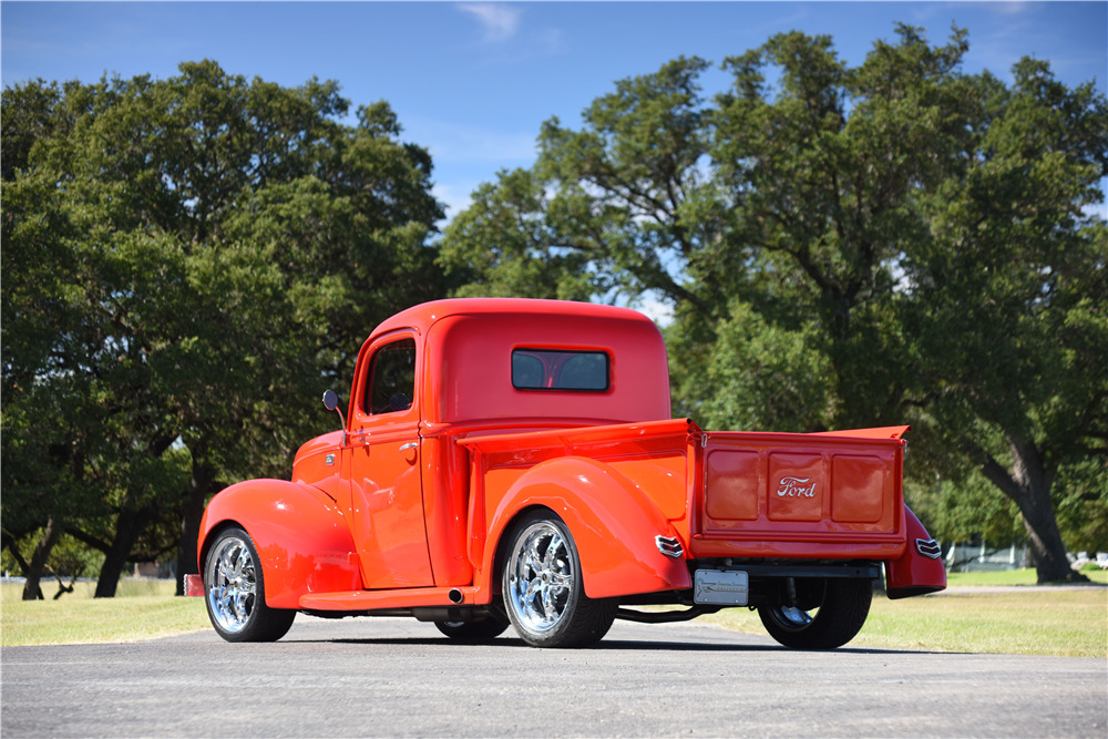 1941 FORD CUSTOM PICKUP - Rear 3/4 - 199914