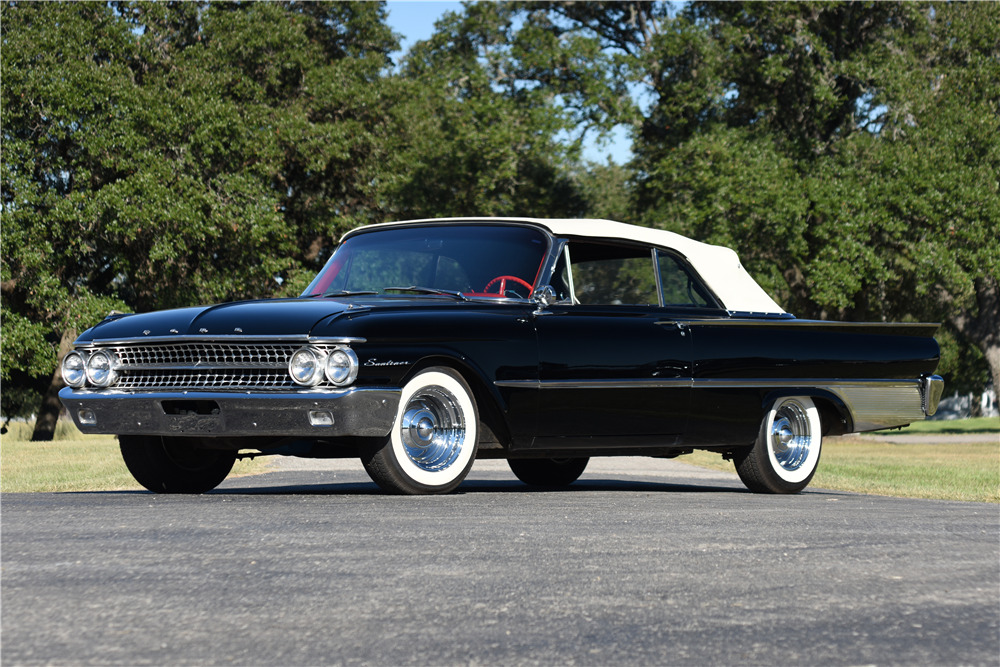 1961 Ford Galaxie Sunliner Convertible The 1960 ford cars had received a hurried redesign in response to chevrolet's plans for 1959 and the '61 models aimed to put things back on track.