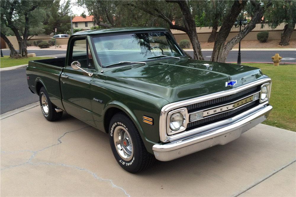 1970 CHEVROLET C-10 PICKUP - Front 3/4 - 200032