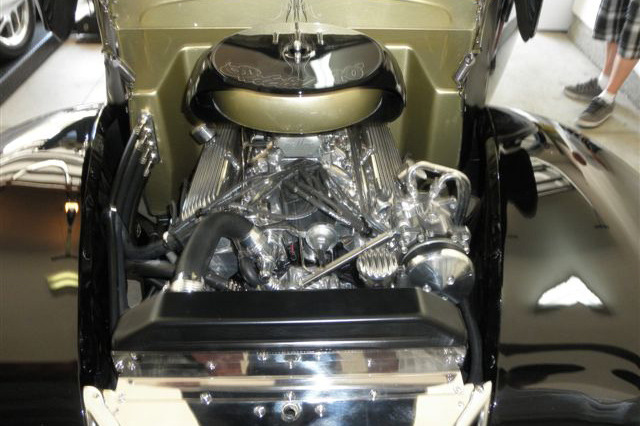 1940 FORD CUSTOM SEDAN - Engine - 200640