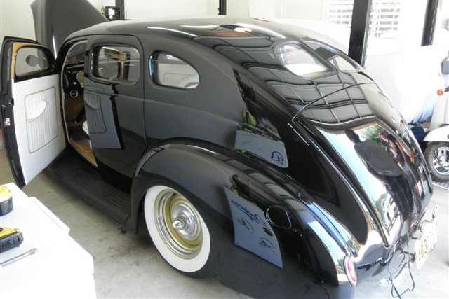 1940 FORD CUSTOM SEDAN - Side Profile - 200640