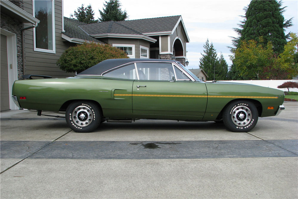 1970 PLYMOUTH ROAD RUNNER  - Side Profile - 200647