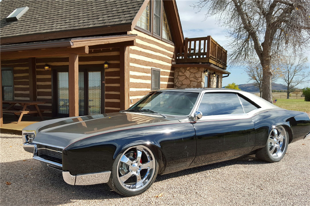 1967 BUICK RIVIERA CUSTOM COUPE - Front 3/4 - 200653
