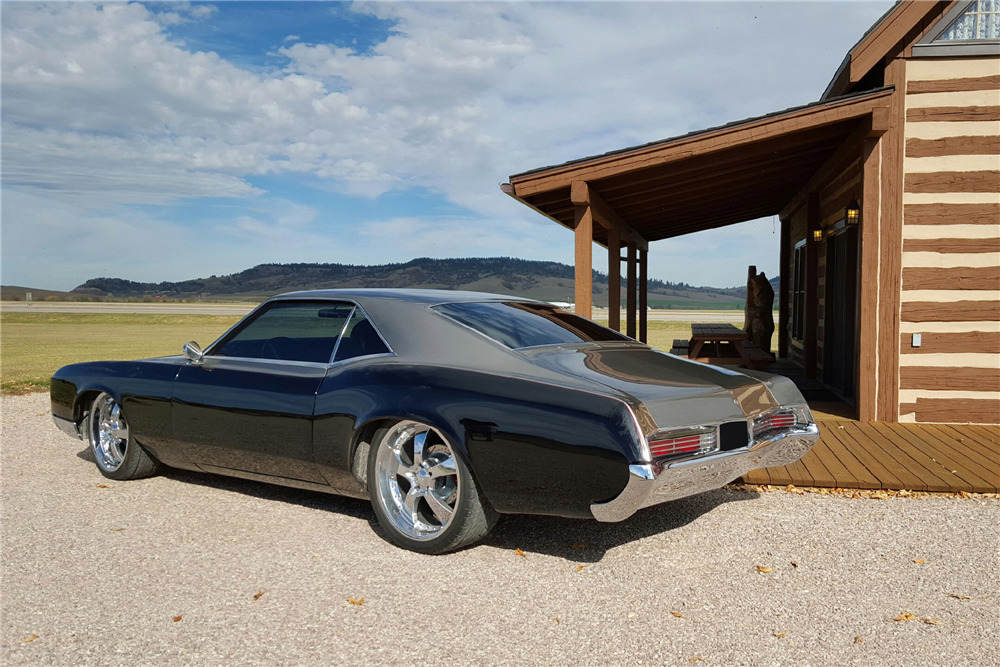 1967 BUICK RIVIERA CUSTOM COUPE - Rear 3/4 - 200653