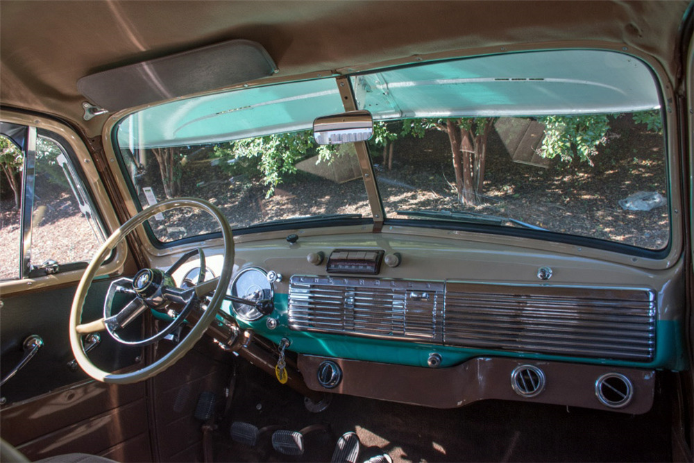 1952 CHEVROLET SUBURBAN  - Interior - 200718