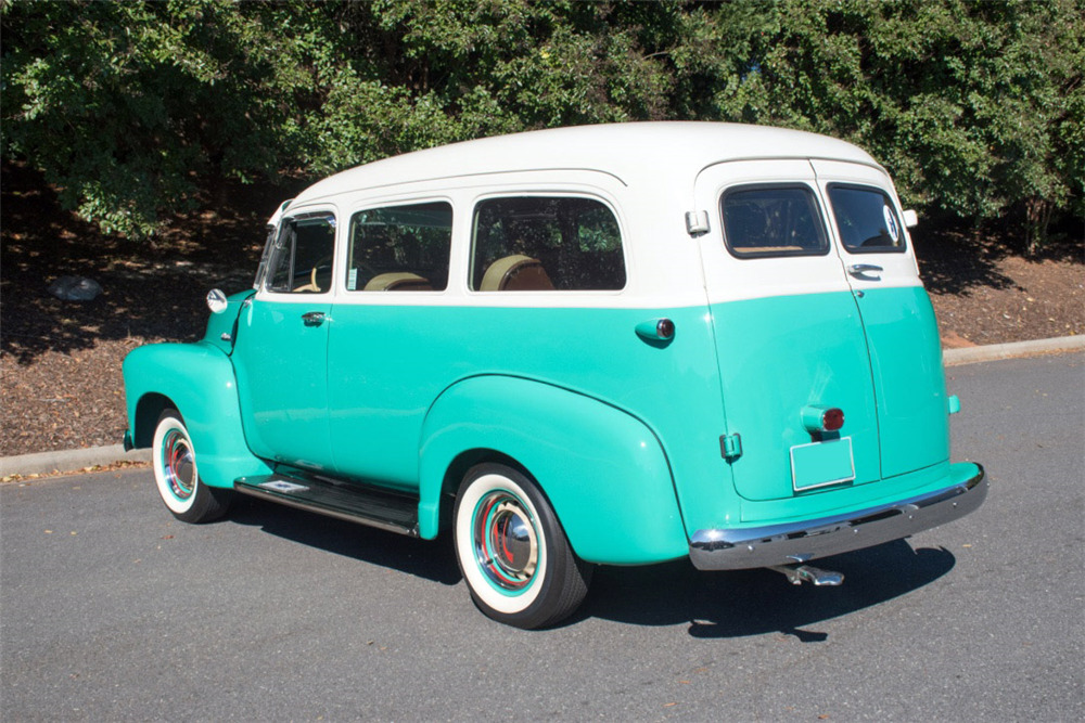 1952 CHEVROLET SUBURBAN  - Rear 3/4 - 200718