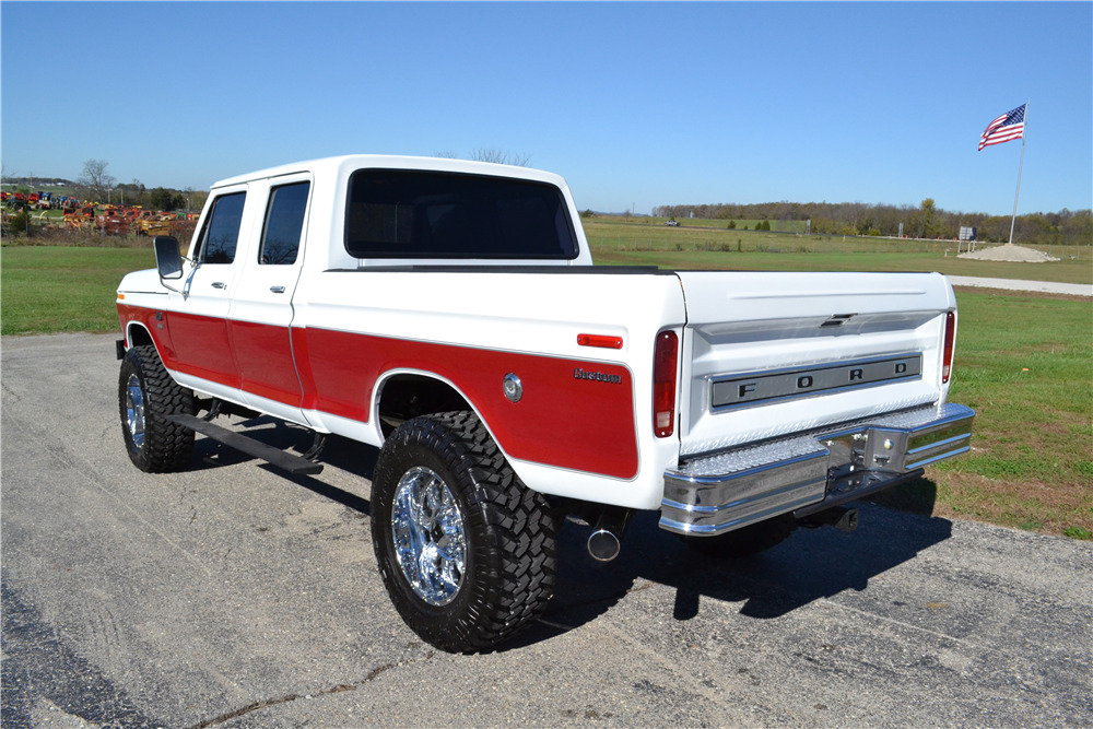 1975 FORD F-250 CREW-CAB PICKUP - Rear 3/4 - 200951