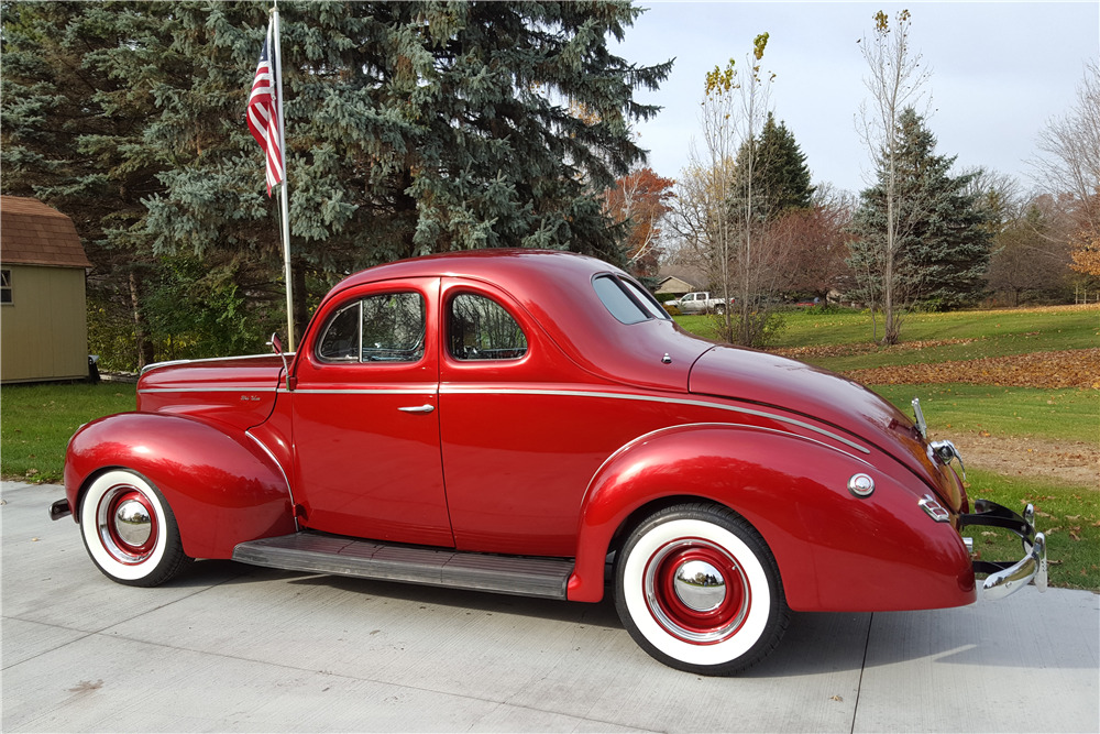 1940 FORD CUSTOM COUPE - Rear 3/4 - 201044
