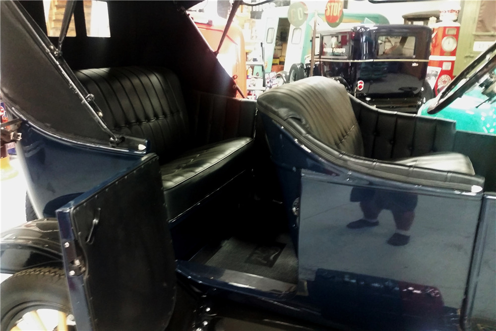1922 FORD MODEL T TOURING CAR - Interior - 201145