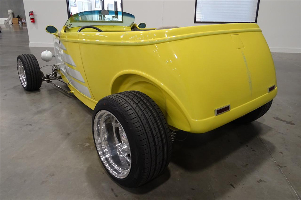 1932 FORD ROADSTER - Rear 3/4 - 201205