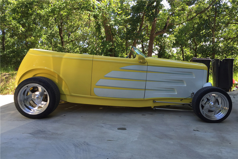 1932 FORD ROADSTER - Side Profile - 201205