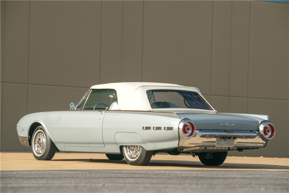 1962 FORD THUNDERBIRD CONVERTIBLE - Rear 3/4 - 201307