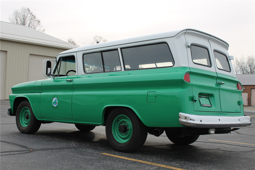 1966 GMC SUBURBAN SUV - Rear 3/4 - 201526